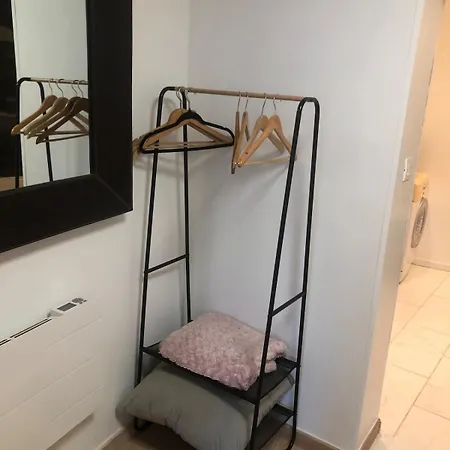 Cozy And Comfortable 2-room In *