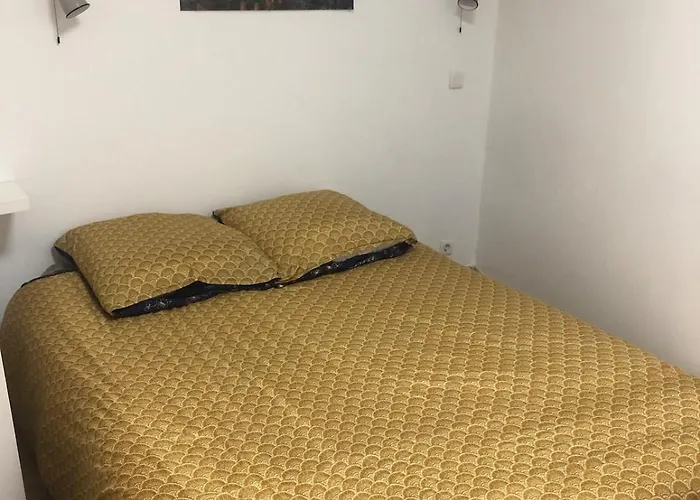 Cozy And Comfortable 2-room In *