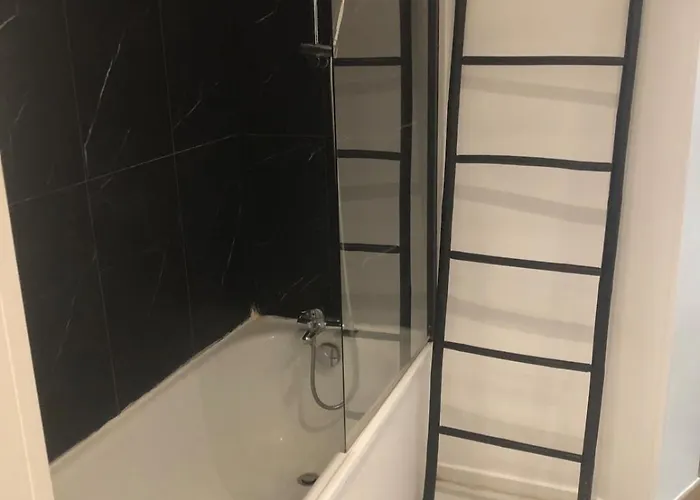 Cozy And Comfortable 2-room In *